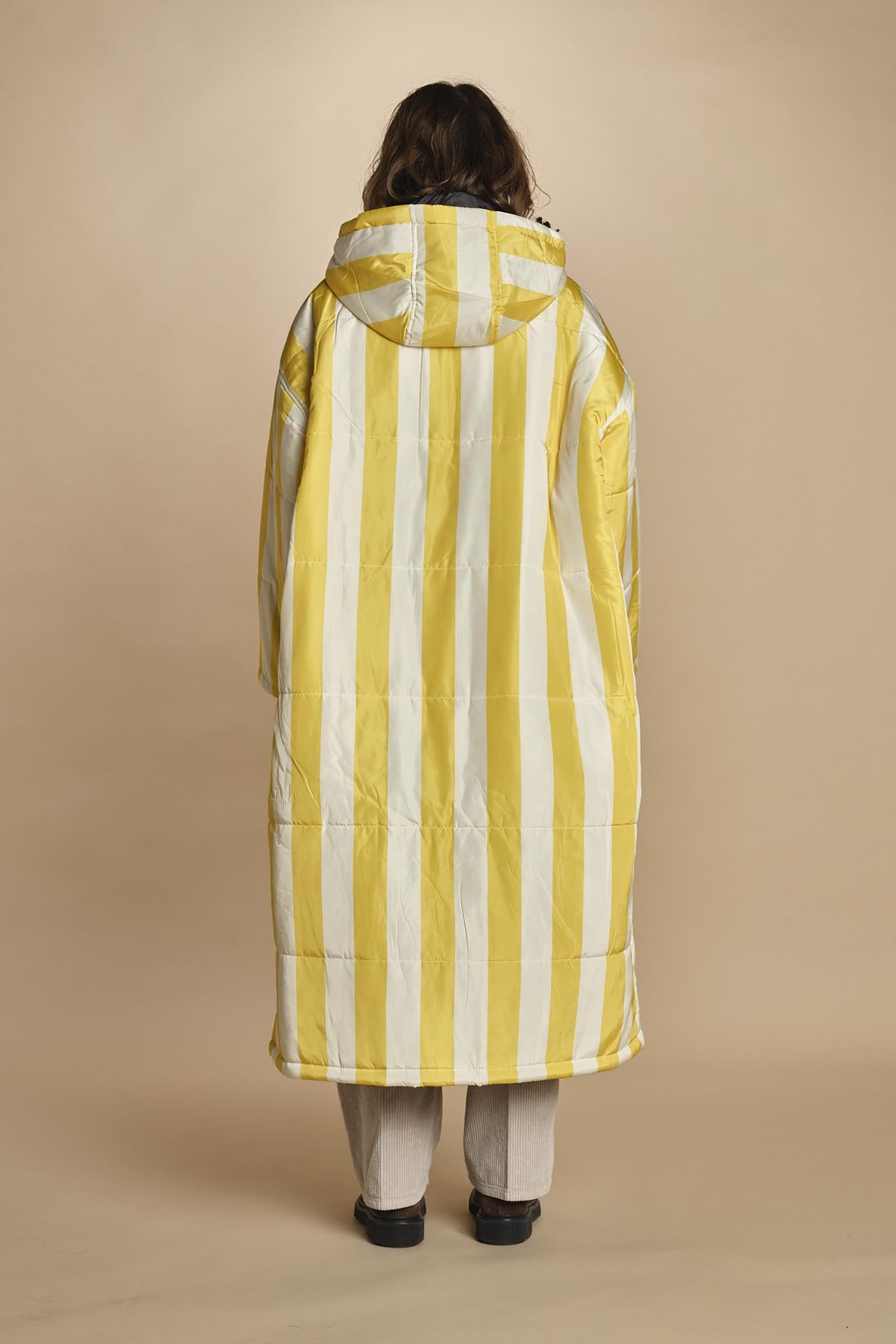 piumino lungo. 90110 MONACO RIGHE sittingsuit