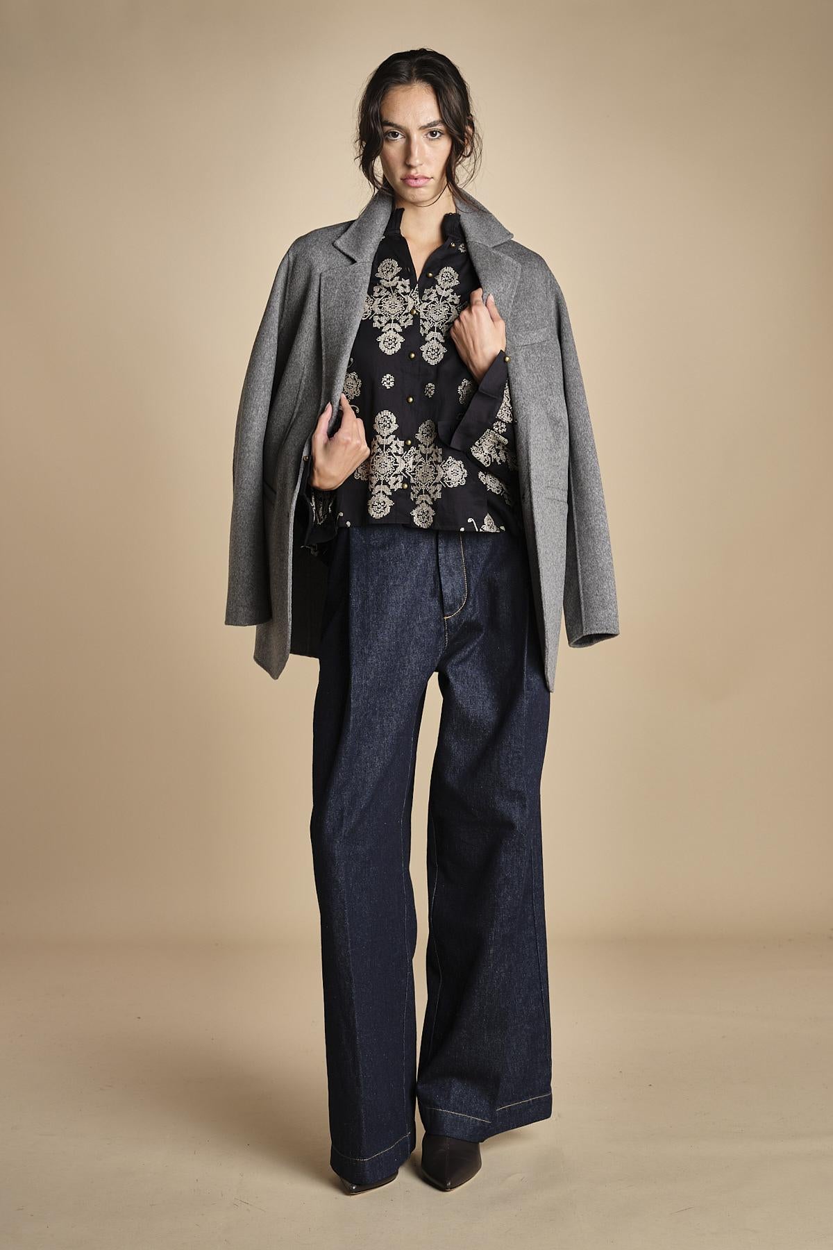 camicia con ricamo punto croce BOULEVARD TOP ONIX BLACK scarlett poppies