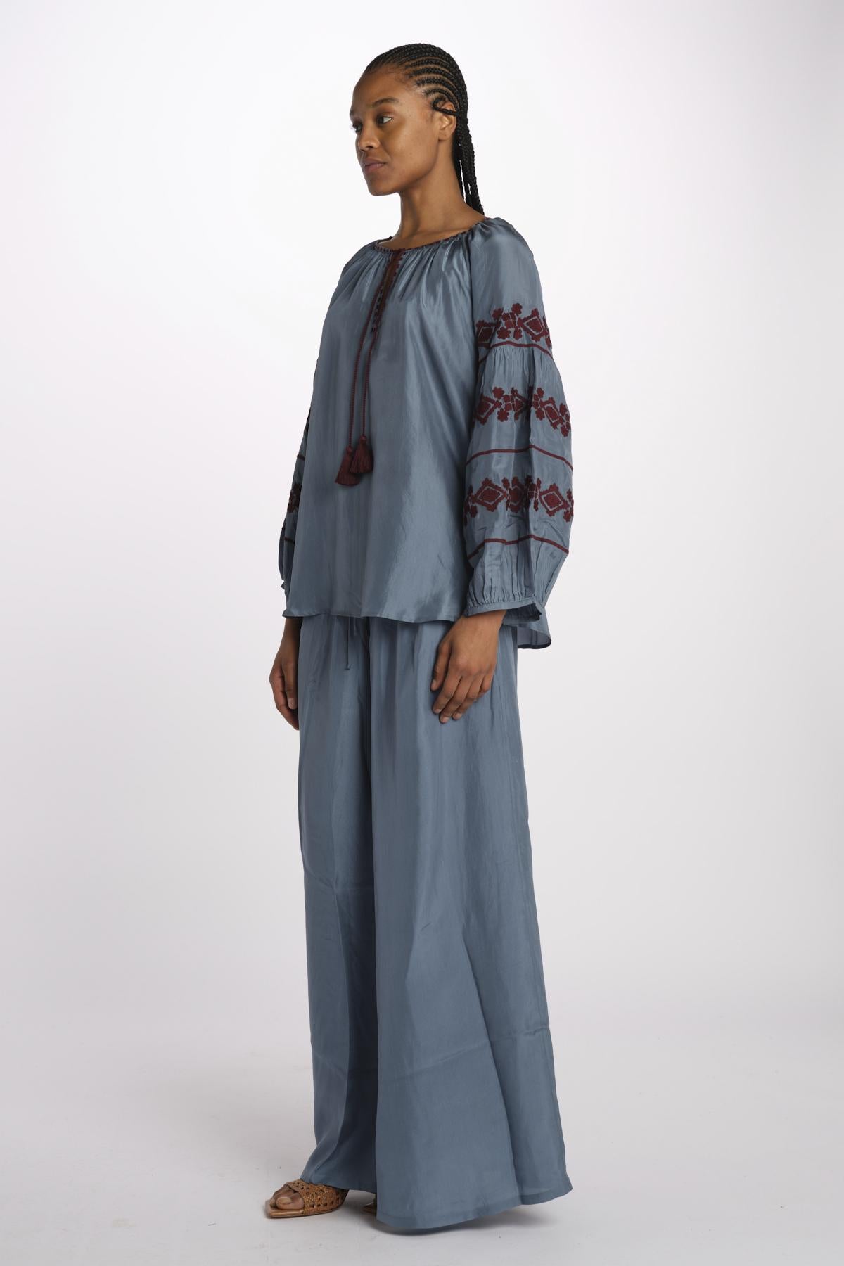 BYBLOS camicia in seta con manica ricamata by milaura. BE22486 GREY BLU benaras soleil