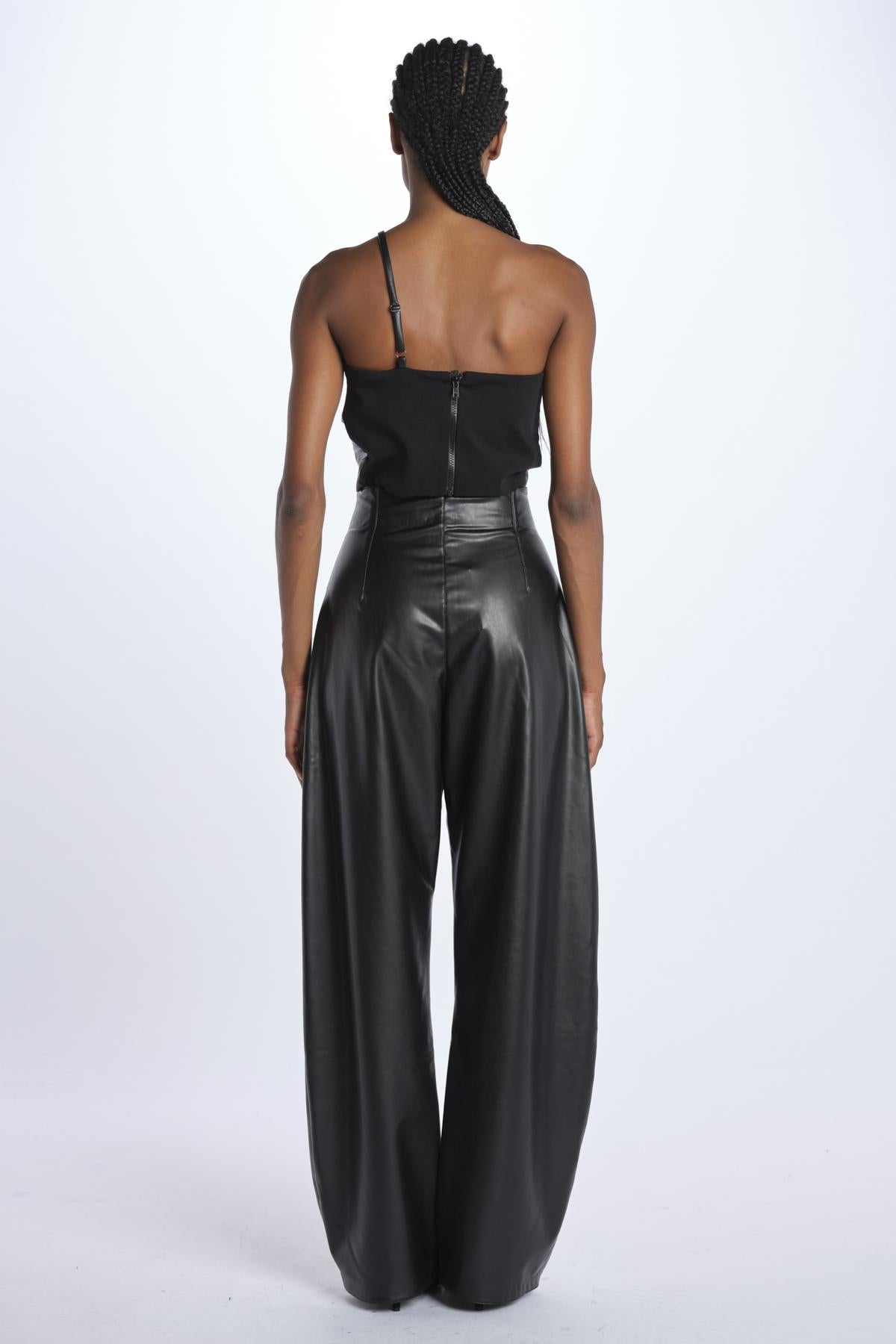 T089 092 BLACK just bee queen