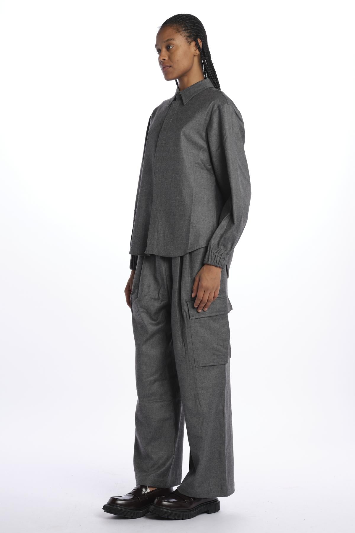 243-2001-30 GRAY30 vis a vis
