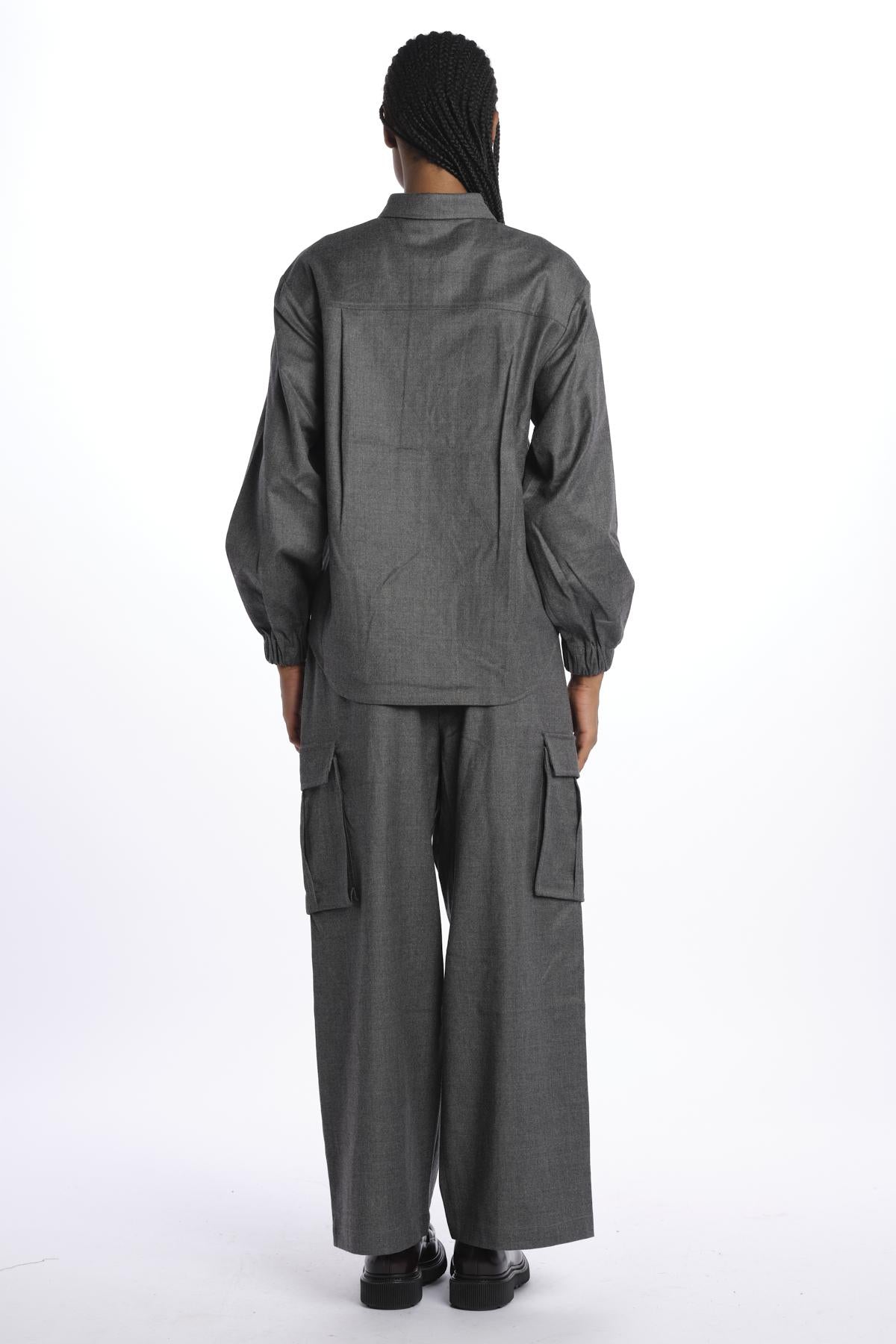 243-2001-30 GRAY30 vis a vis
