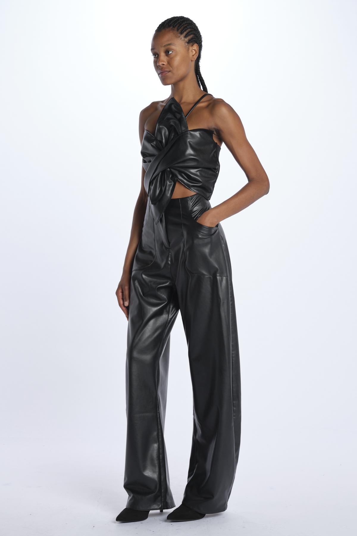 T089 092 BLACK just bee queen