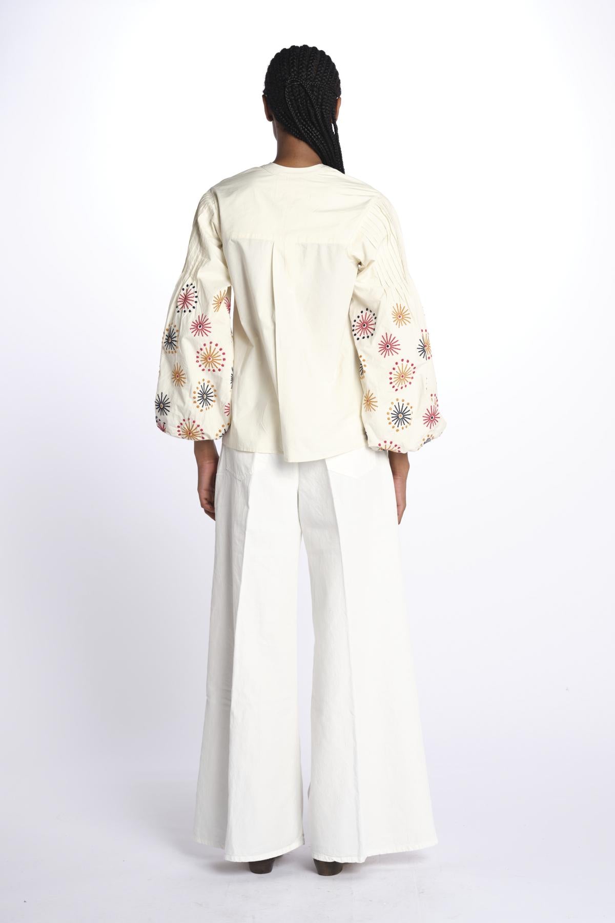OKSANNA camicia con maniche a palloncino decorate E25TU001 ECRU stella forest