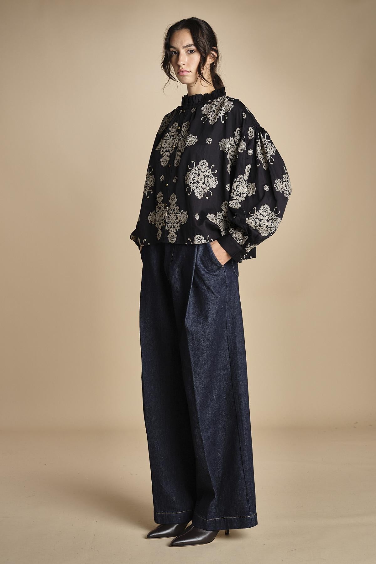 camicia con ricamo punto croce BOULEVARD TOP ONIX BLACK scarlett poppies