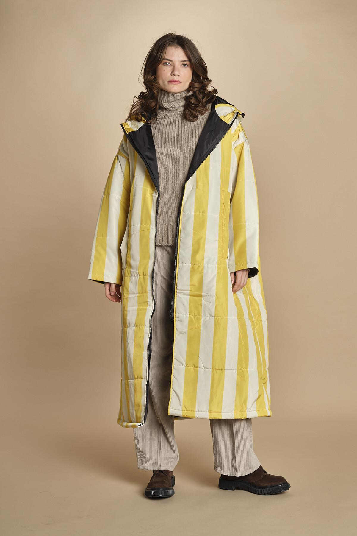 piumino lungo. 90110 MONACO RIGHE sittingsuit