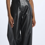 P040 092 BLACK just bee queen