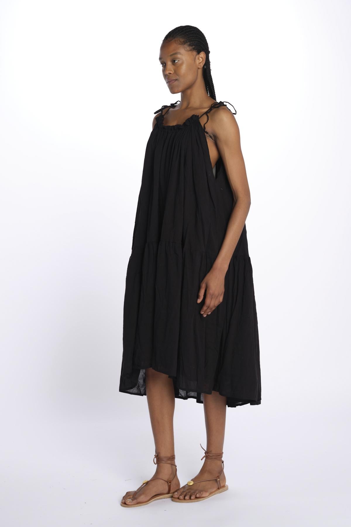 PALOMA abito lungo con balze e spalline sottili PALOM NOIR laraethnics