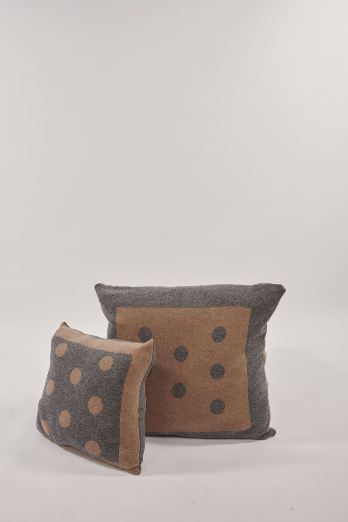 Cuscino Pois 60x60 C2100414A GRIGIOCUMINO milaura 