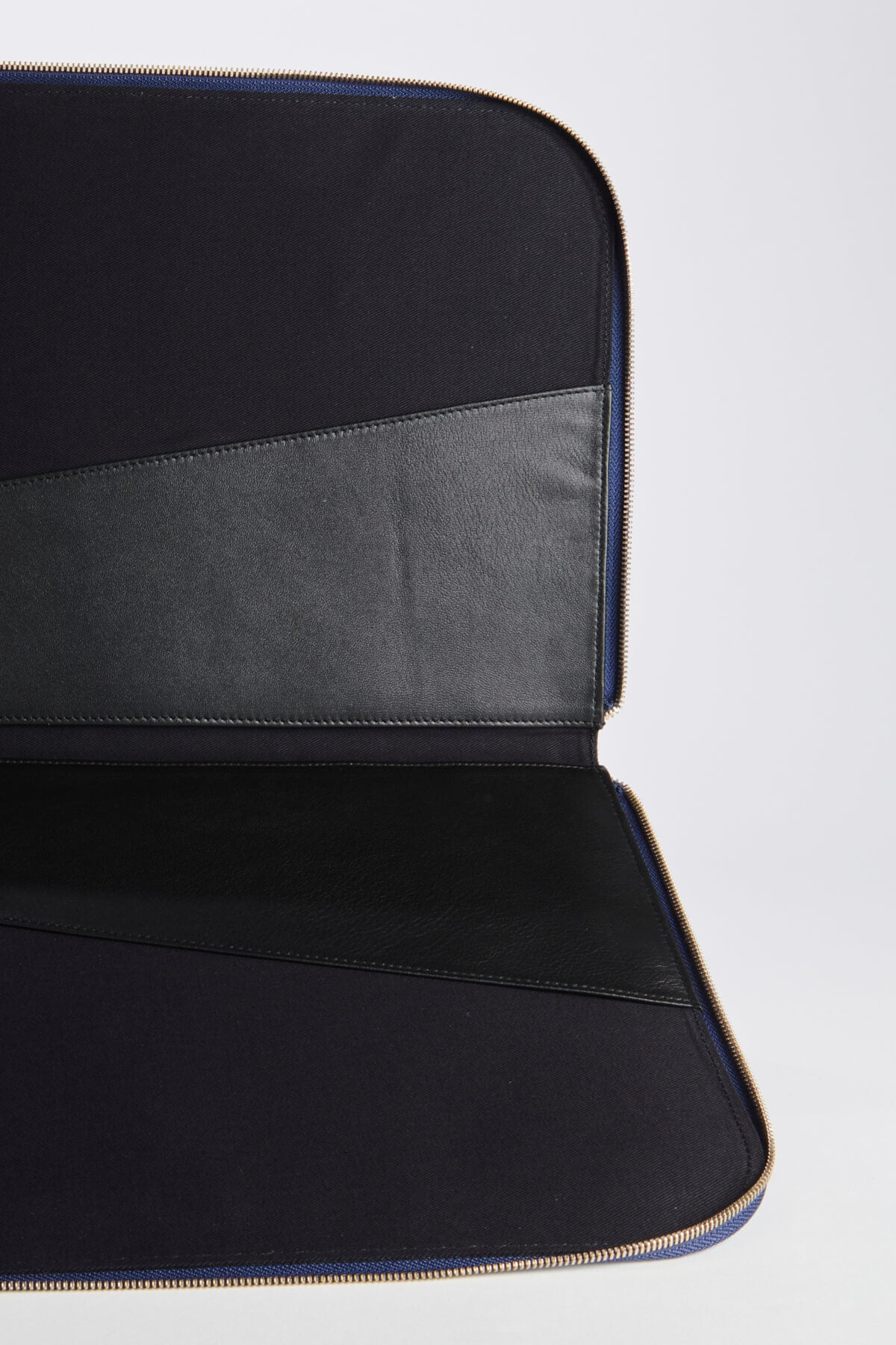  POCHETTE CLAUDE BLU cahu 