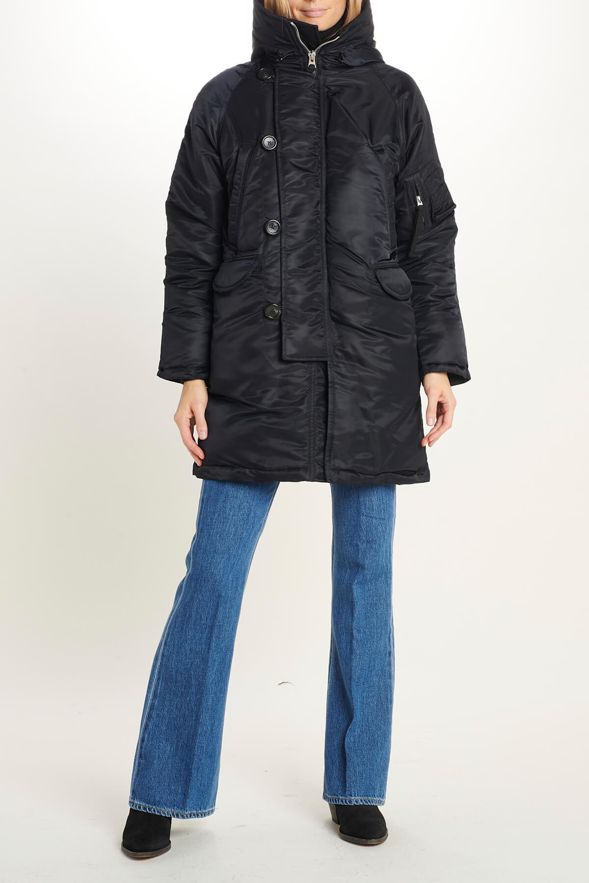  224 1002 BLACK vis a vis 