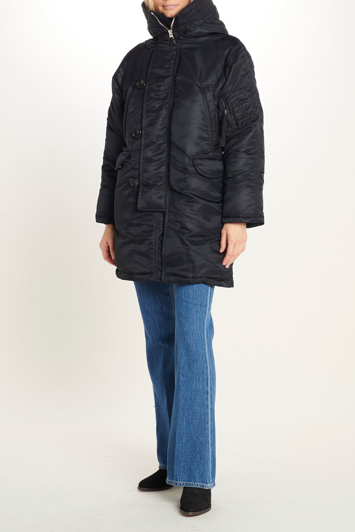  224 1002 BLACK vis a vis 