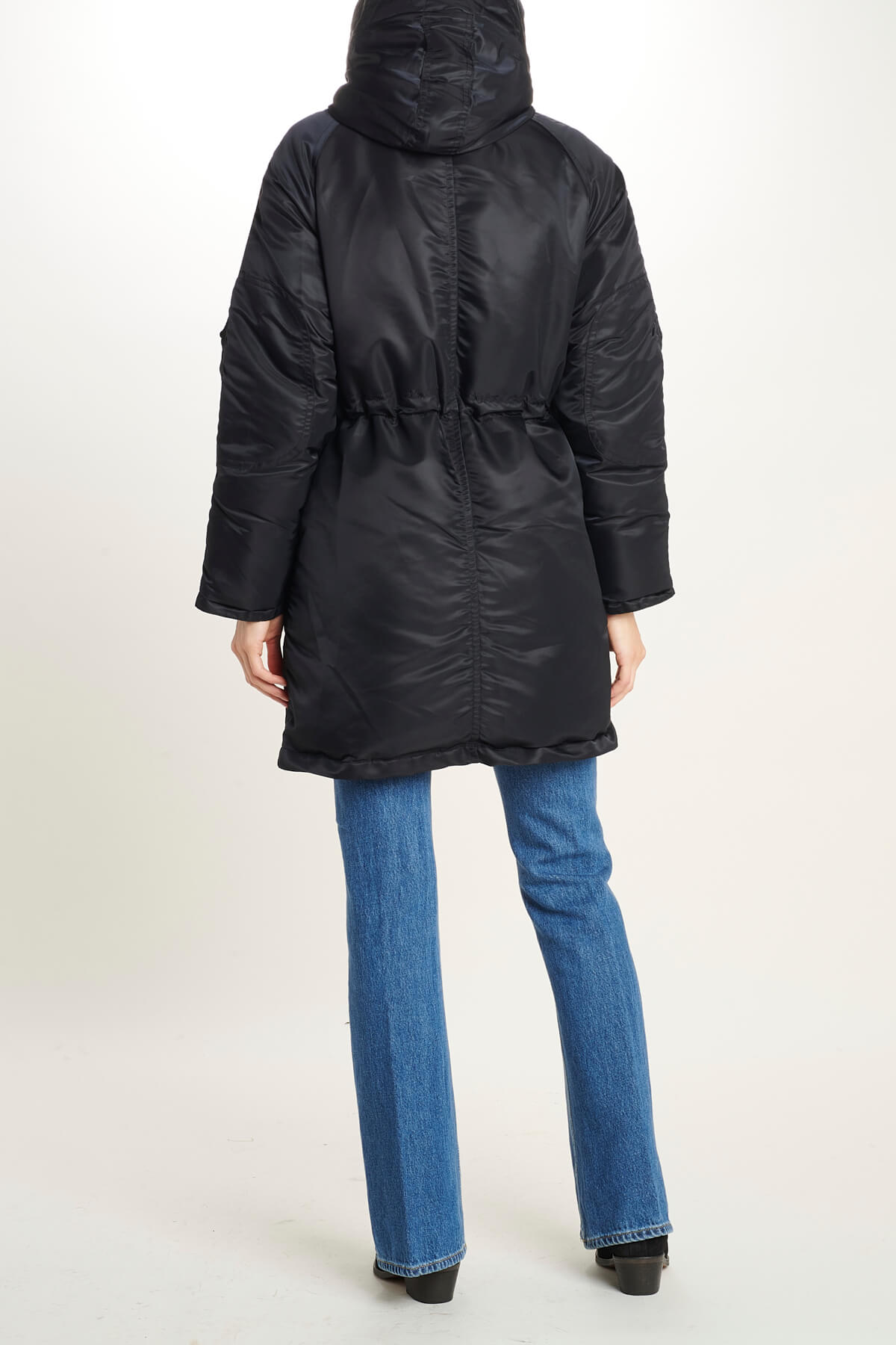  224 1002 BLACK vis a vis 