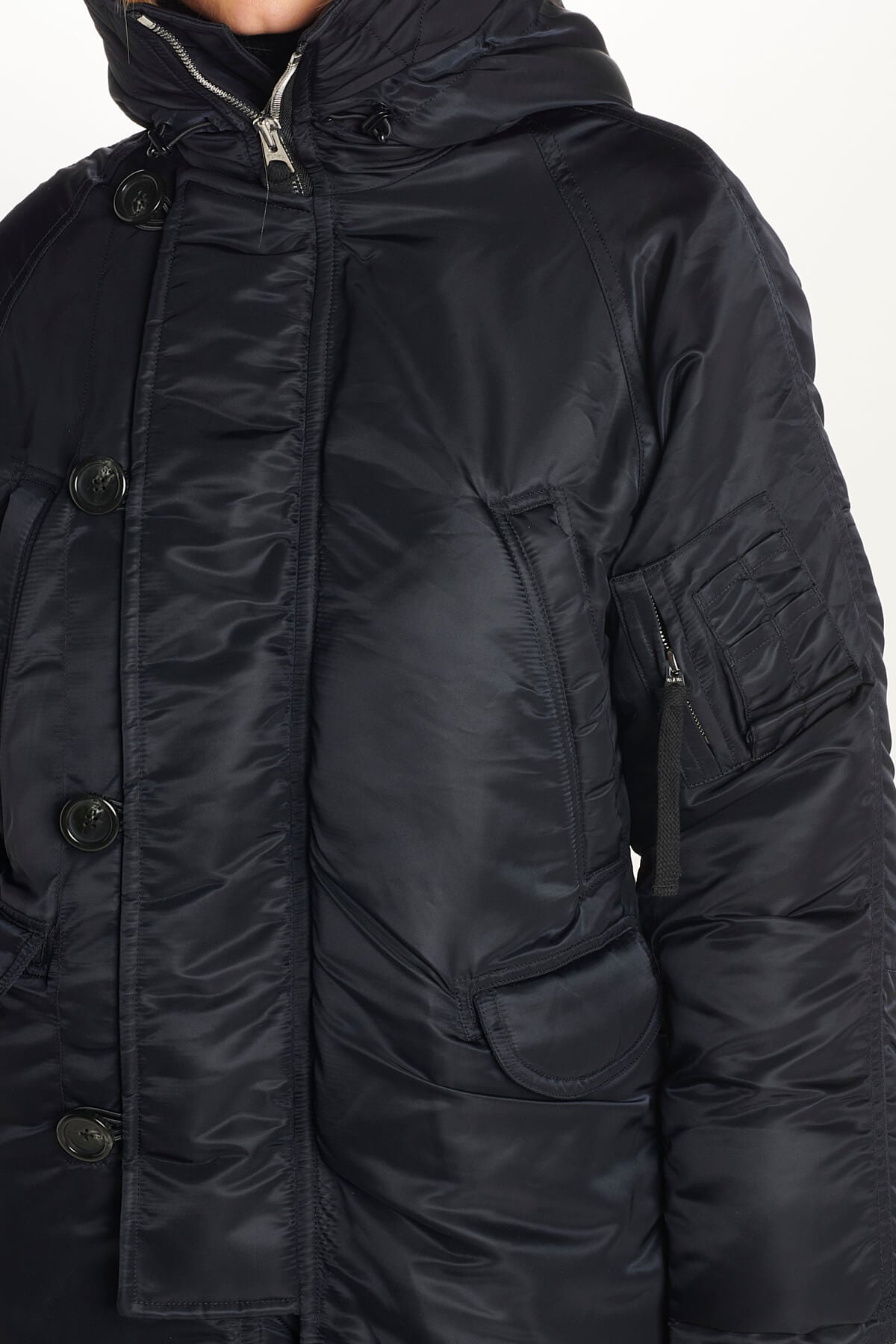  224 1002 BLACK vis a vis 