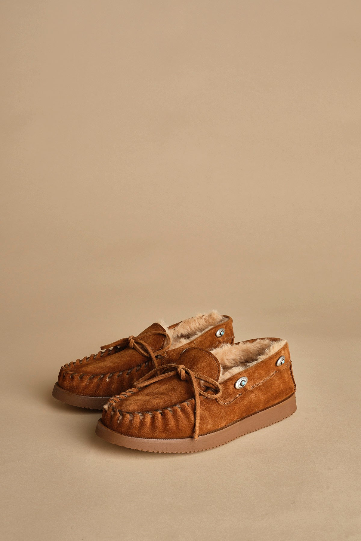 mocassino in suede foderato in lana con borchie. 68642 SARACENO alexander hotto 