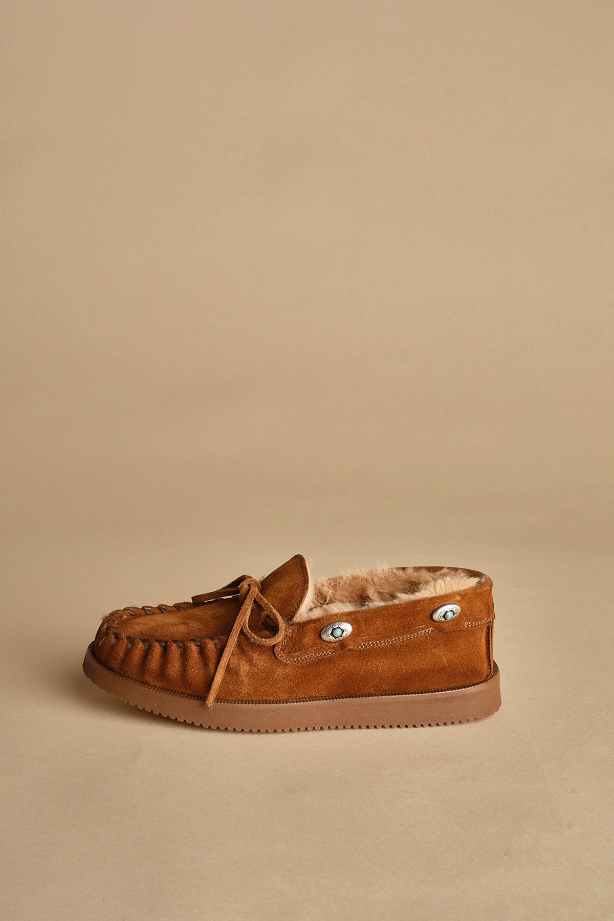 mocassino in suede foderato in lana con borchie. 68642 SARACENO alexander hotto 