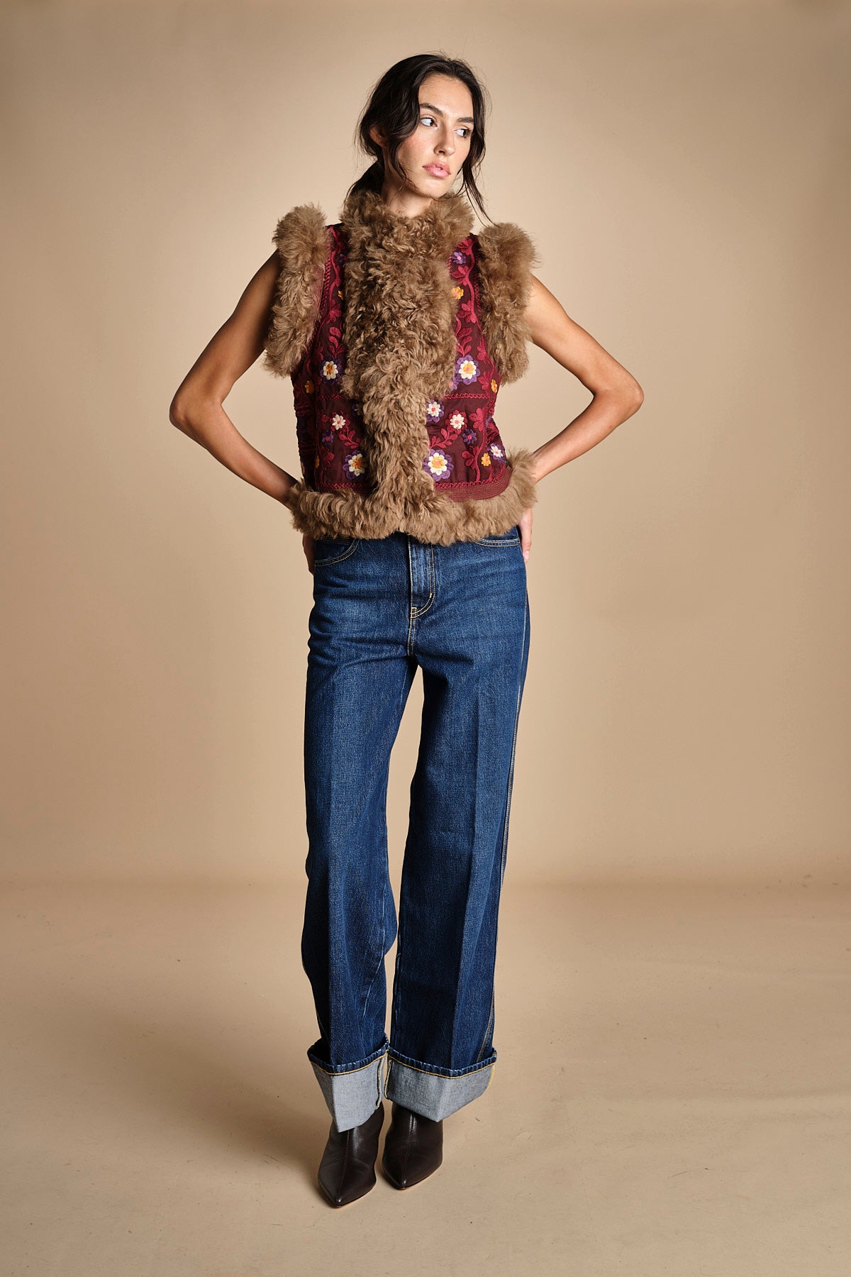 gilet ricamato con mongolia MAGYAR GILET BURGUNDY antik batik 