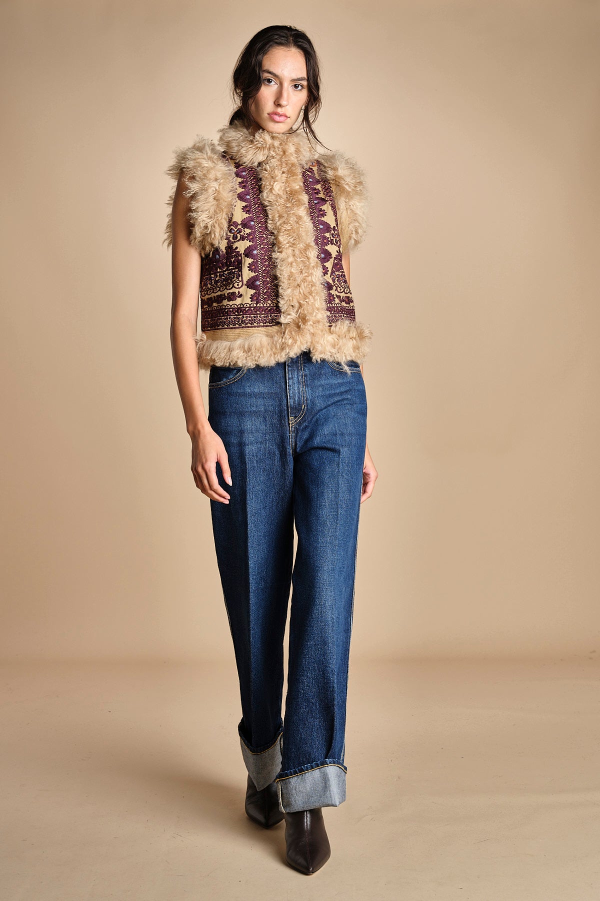 gilet  ricamato con montone SANDORA GILET CAMEL antik batik 