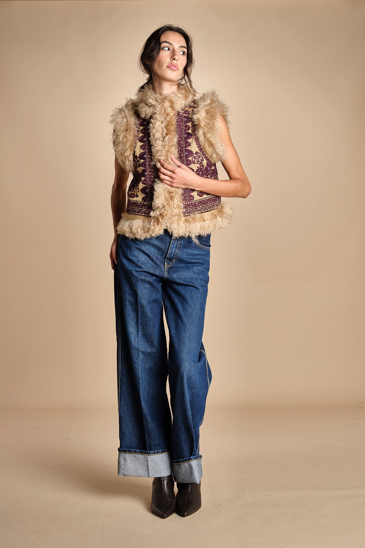 gilet  ricamato con montone SANDORA GILET CAMEL antik batik 
