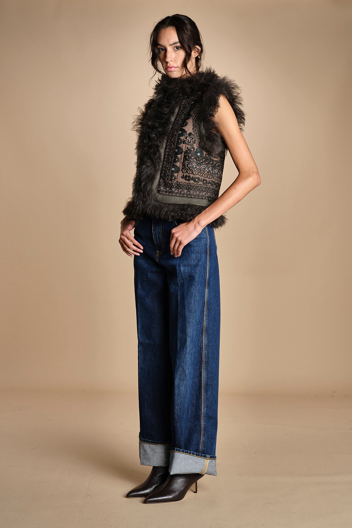 gilet ricamato con montone SANDORA GILET KAKI antik batik 
