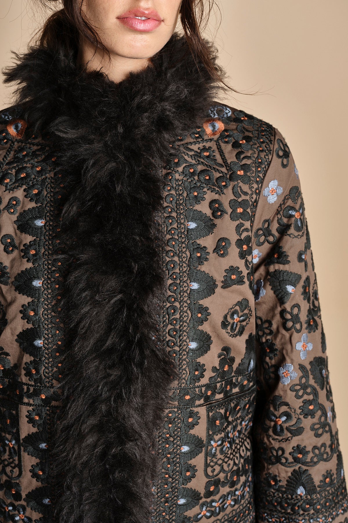 giacca ricamata con montone SANDORA JACKET KAKI antik batik 