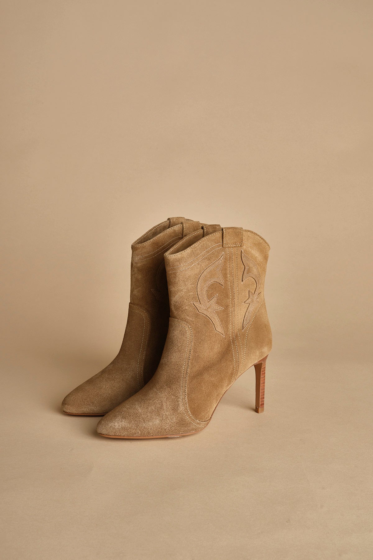 CAITLIN stivaletti camoscio tacco 9. CAITLIN BEIGE ba&sh 