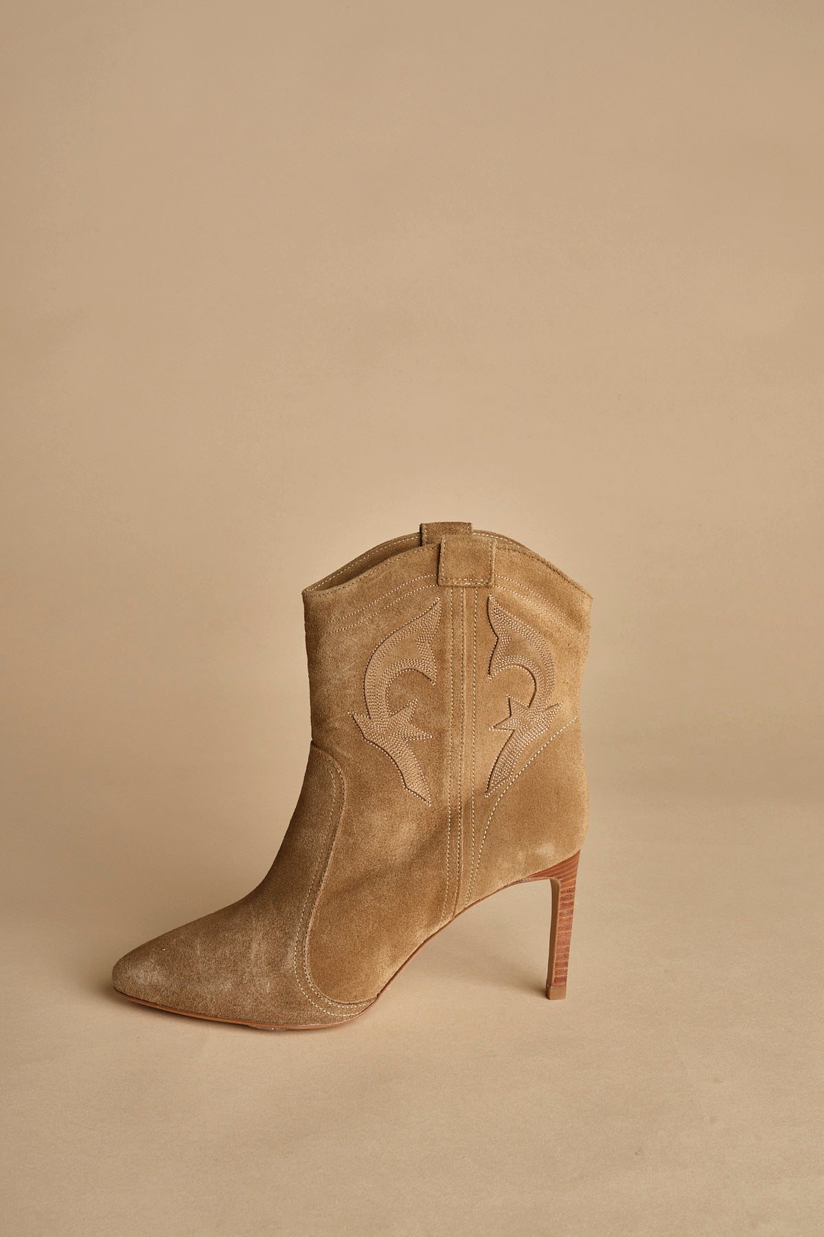 CAITLIN stivaletti camoscio tacco 9. CAITLIN BEIGE ba&sh 