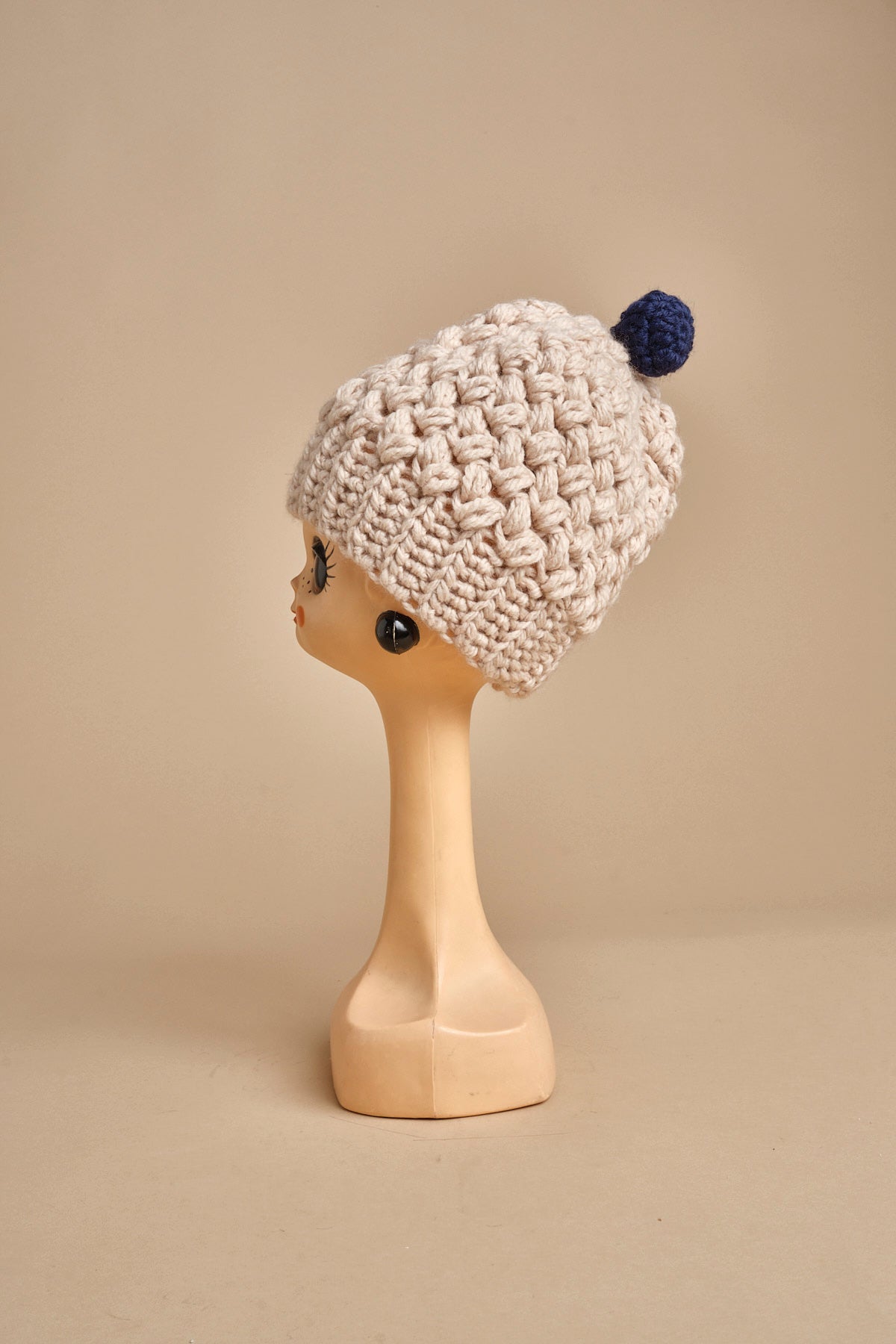 cappello tinta unita con pon pon H498 V3 exQUISITEJ 