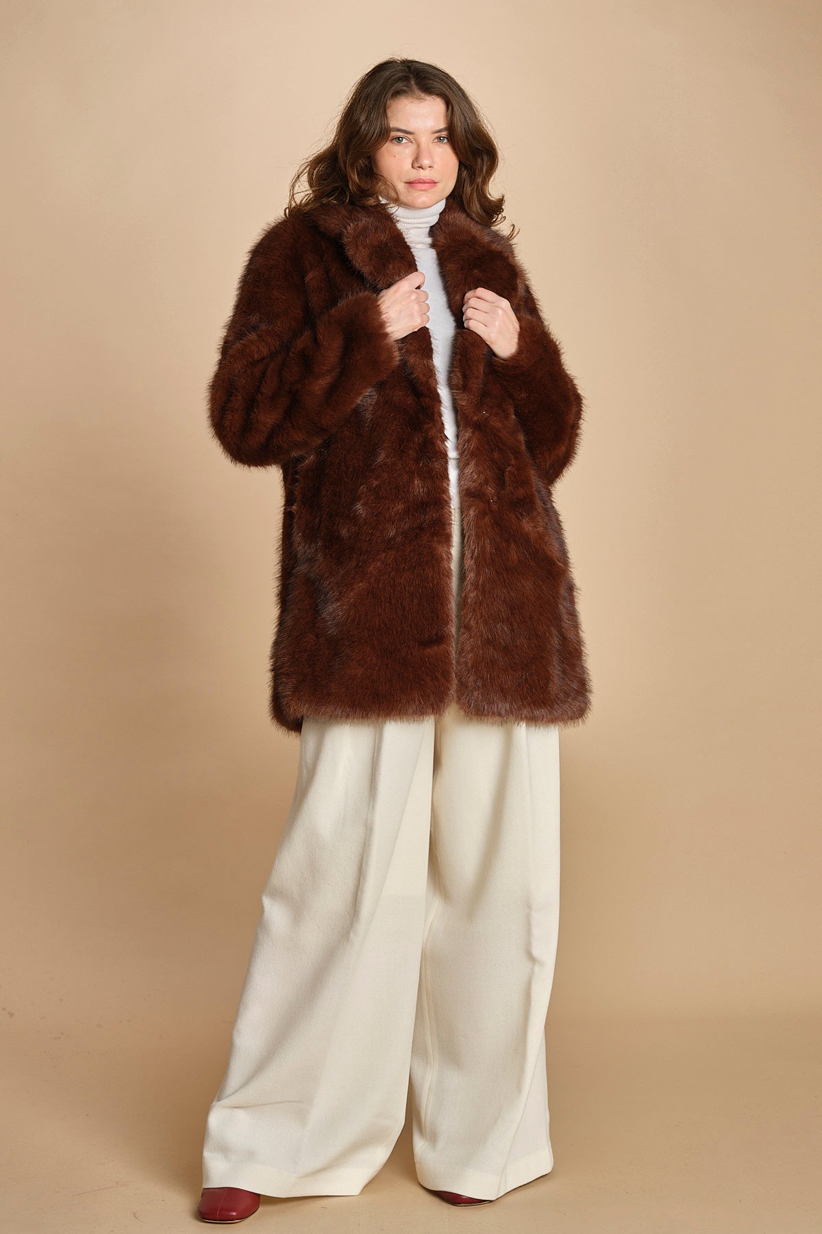 cappotto in ecofur. ANASTASIA MARRON giovanni paris 