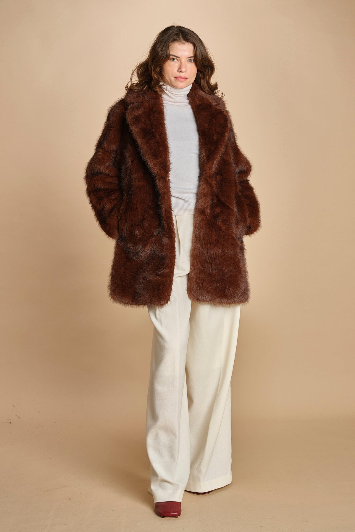 cappotto in ecofur. ANASTASIA MARRON giovanni paris 