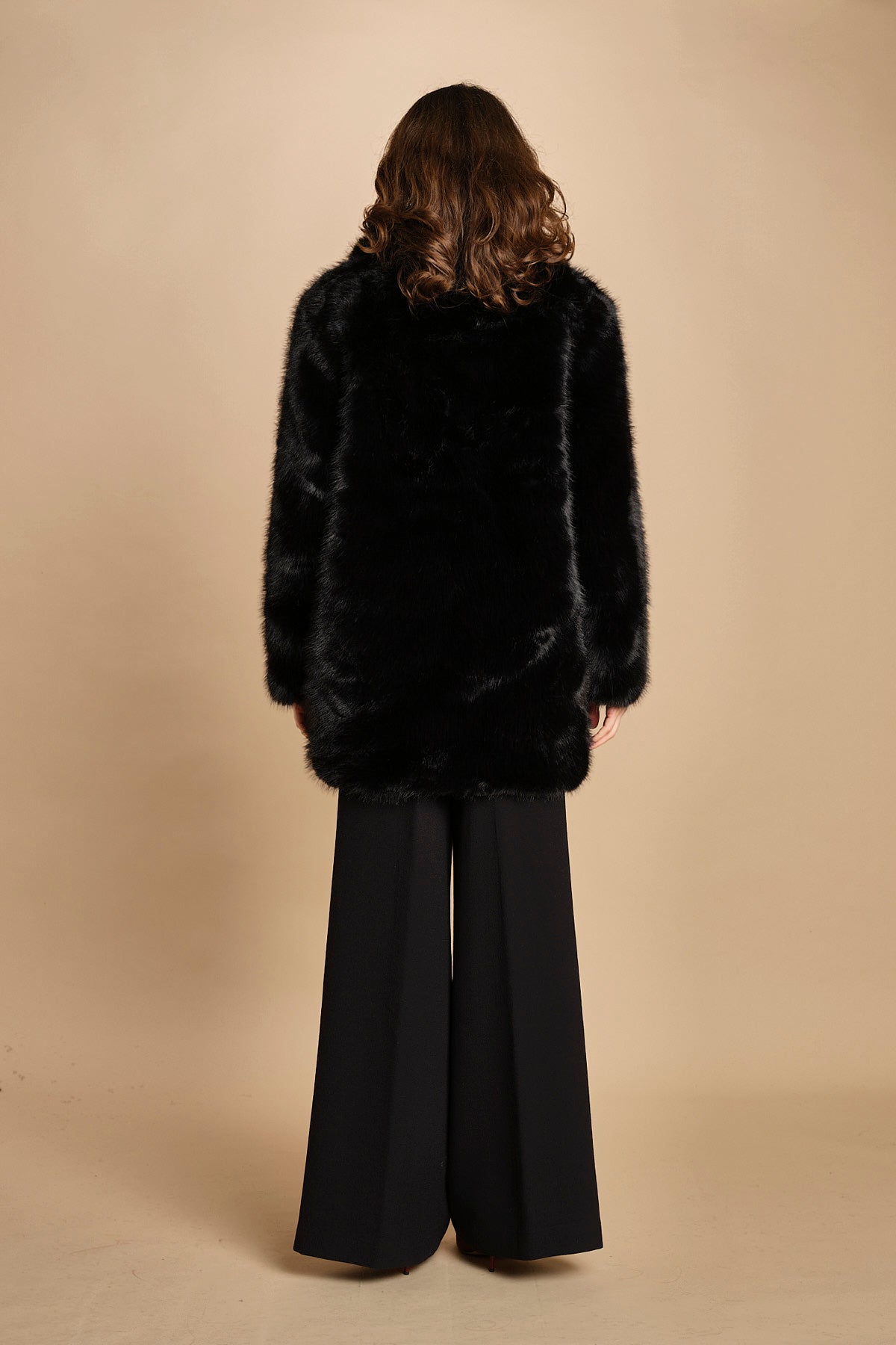 cappotto in ecofur. ANASTASIA NOIR giovanni paris 