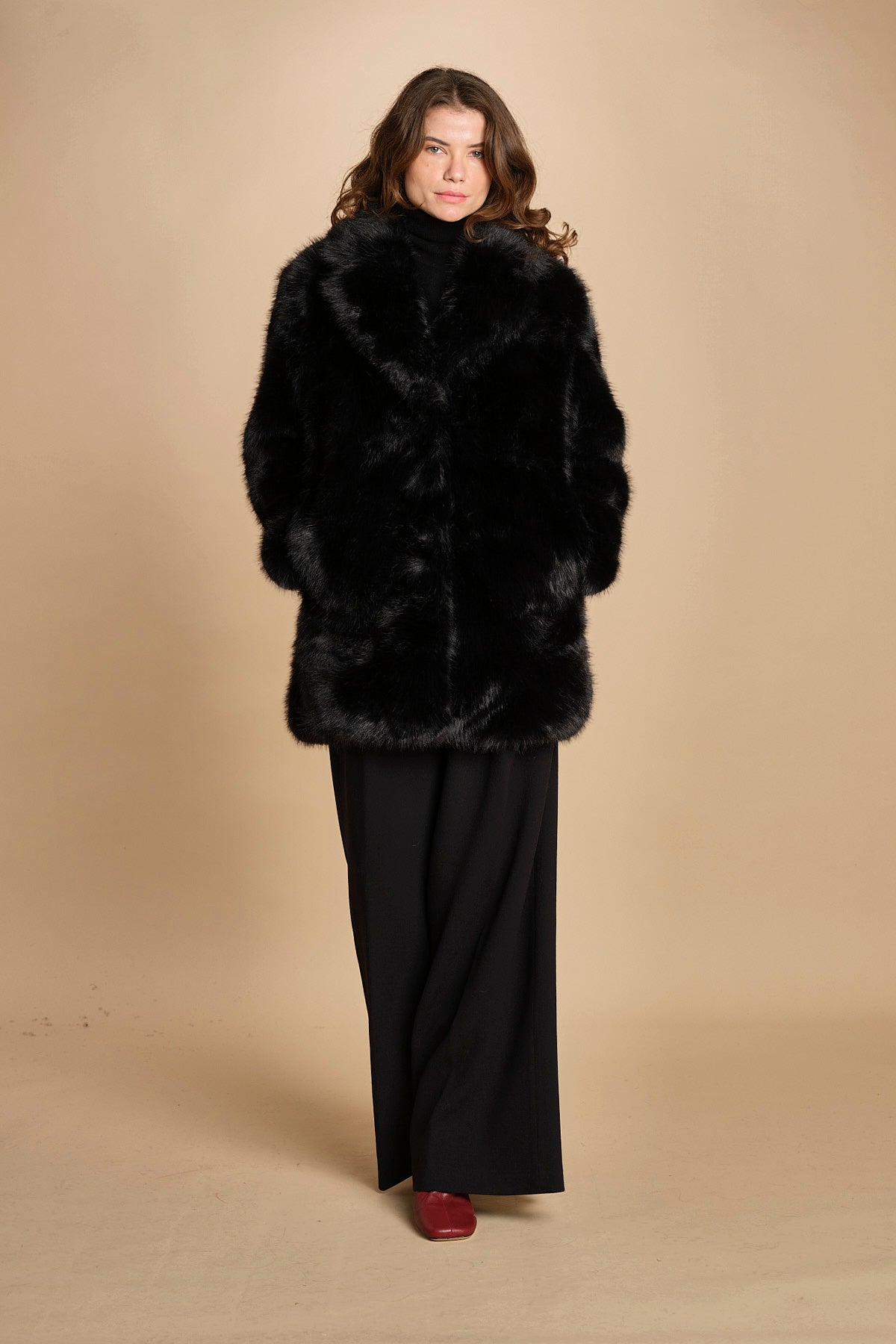 cappotto in ecofur. ANASTASIA NOIR giovanni paris 