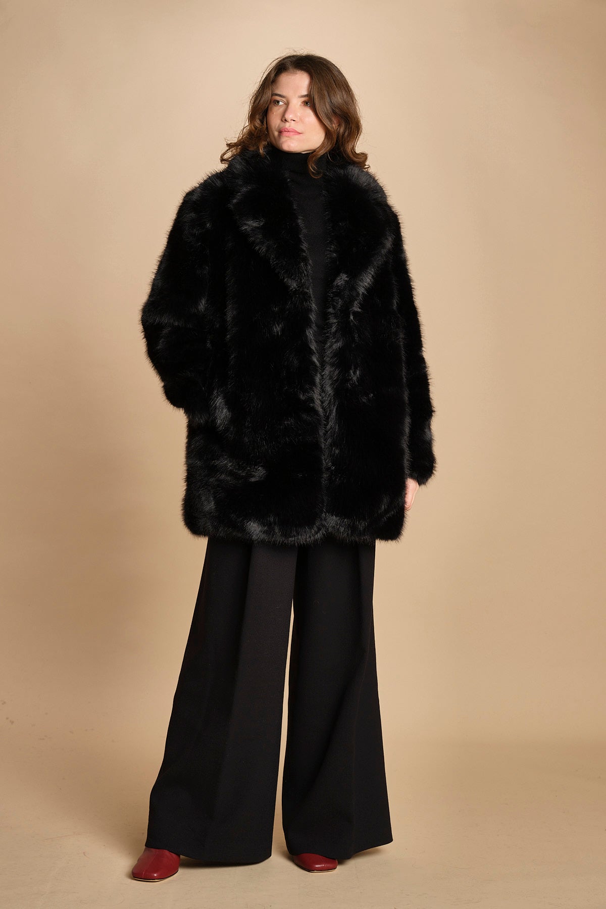 cappotto in ecofur. ANASTASIA NOIR giovanni paris 