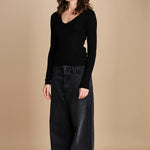 maglia scollo a v NOVA KNIT BLOUSE BLACK herskind 