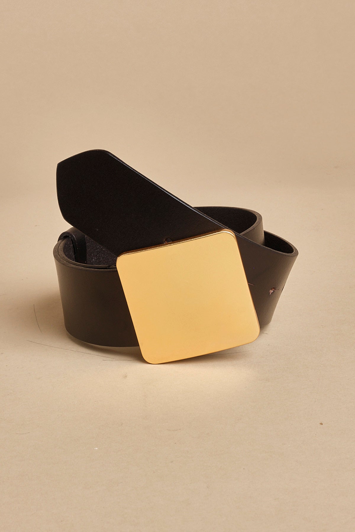 cintura con fibbia quadrata. SQUARE BLACK laurence bras 