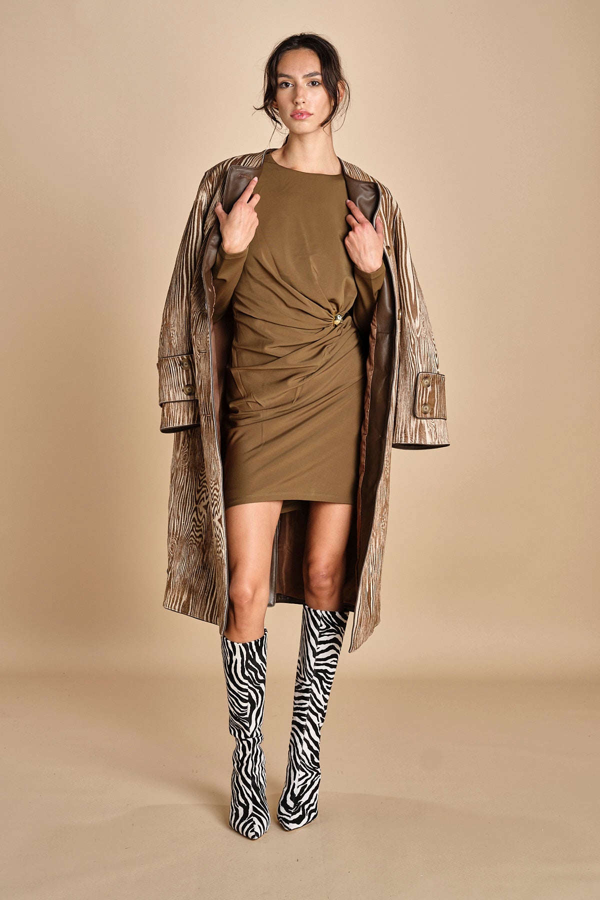 mini abito con fibbie MAILEY DRESS OLIVE malina 