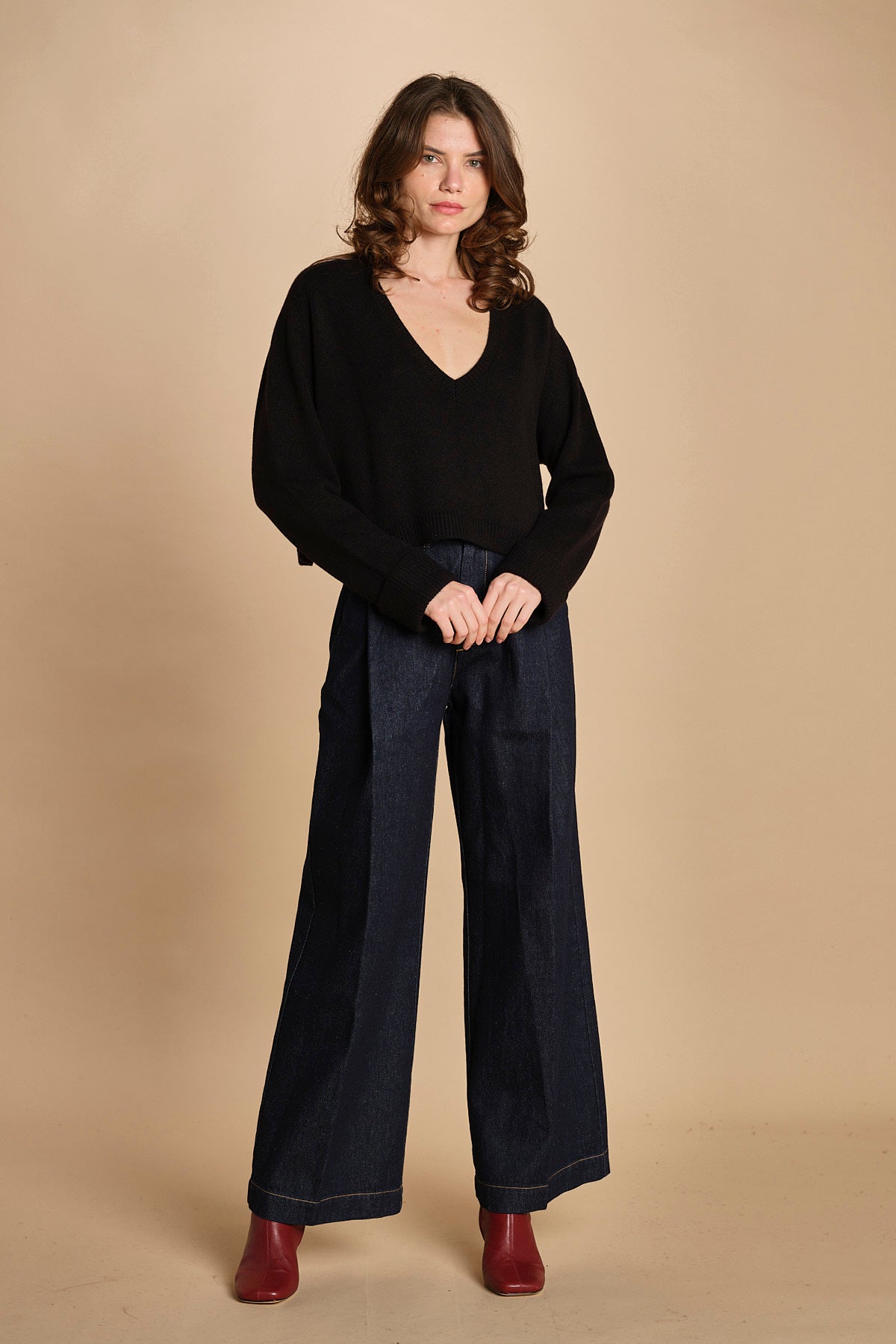 Maglia over scolloV D230738A NERO milaura 