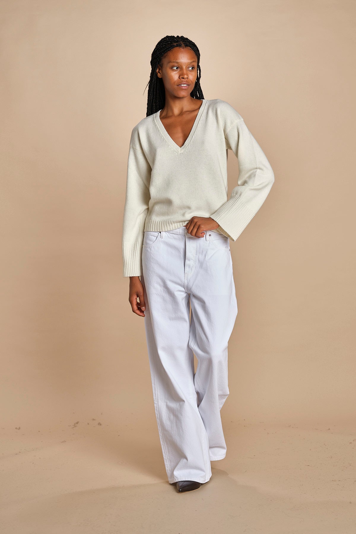 maglia con scollo a v e manica a campana by milaura. D2500894 29001 BIANCO milaura 