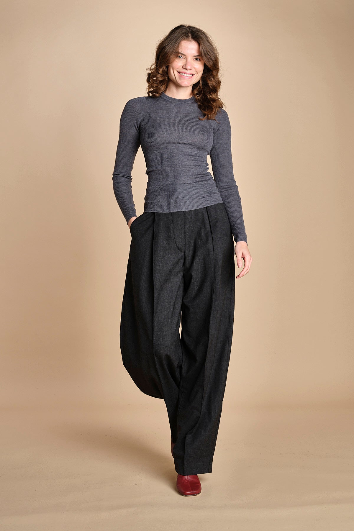 girocollo a costine manica luna in lana merino LAU30 E14038 GRIGIO SCURO milaura 