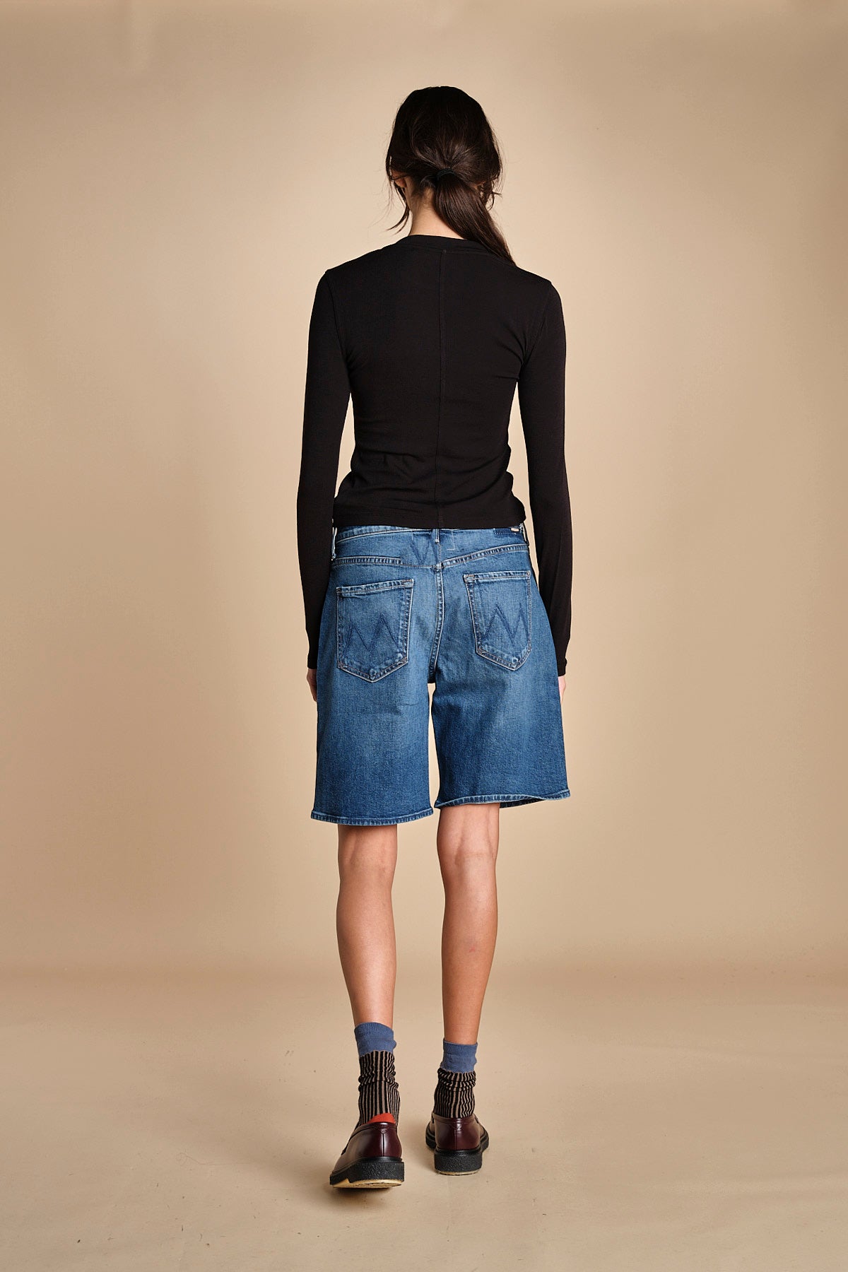 bermuda in denim 4862 THE UNDERCOVER BERMUDA SHORT 259 mother 