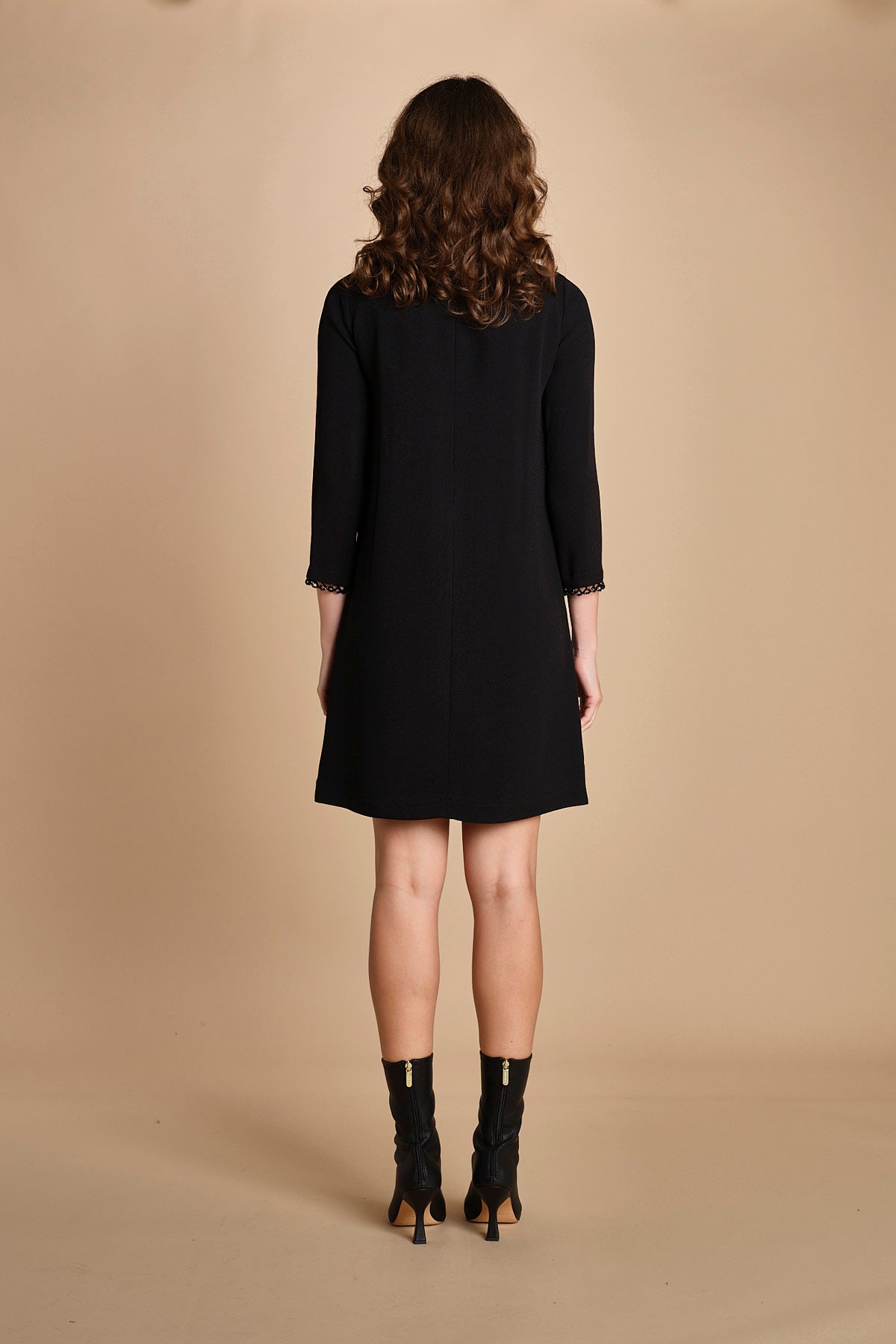 miniabito con plastron a contrasto H021-5075-9000 NERO n21 
