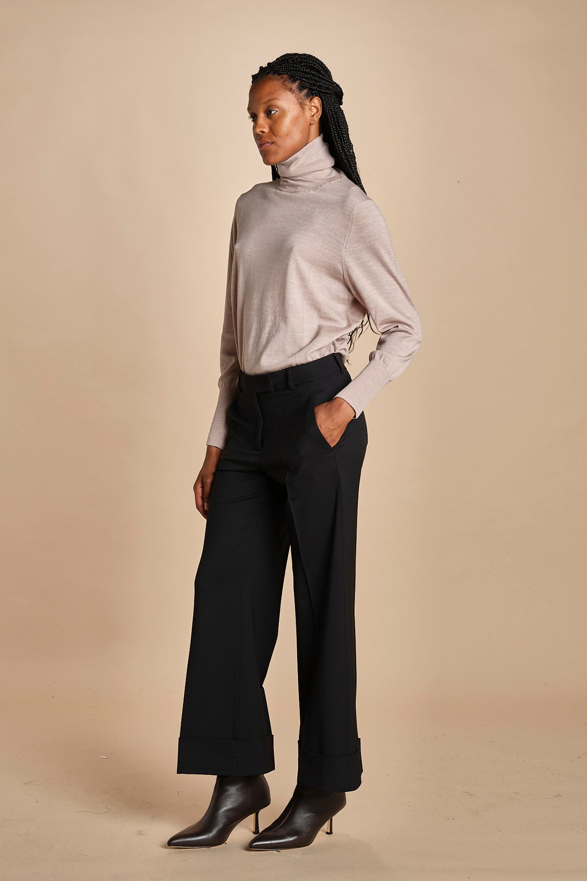 MELODIA pantalone cropped con risvolto in gabardina MELODIA 652339 3 quelledue 