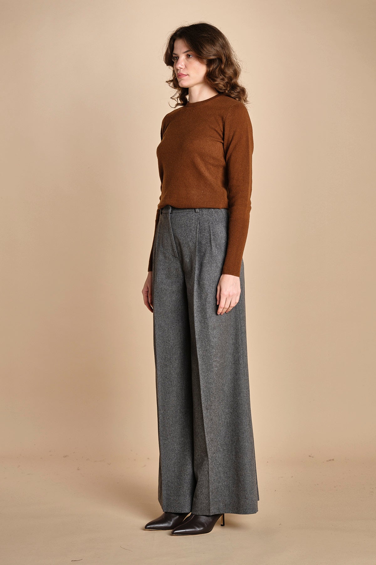 pantalone con pinces in vigogna e stasca sul retro MONIQUE 689923 50 quelledue 