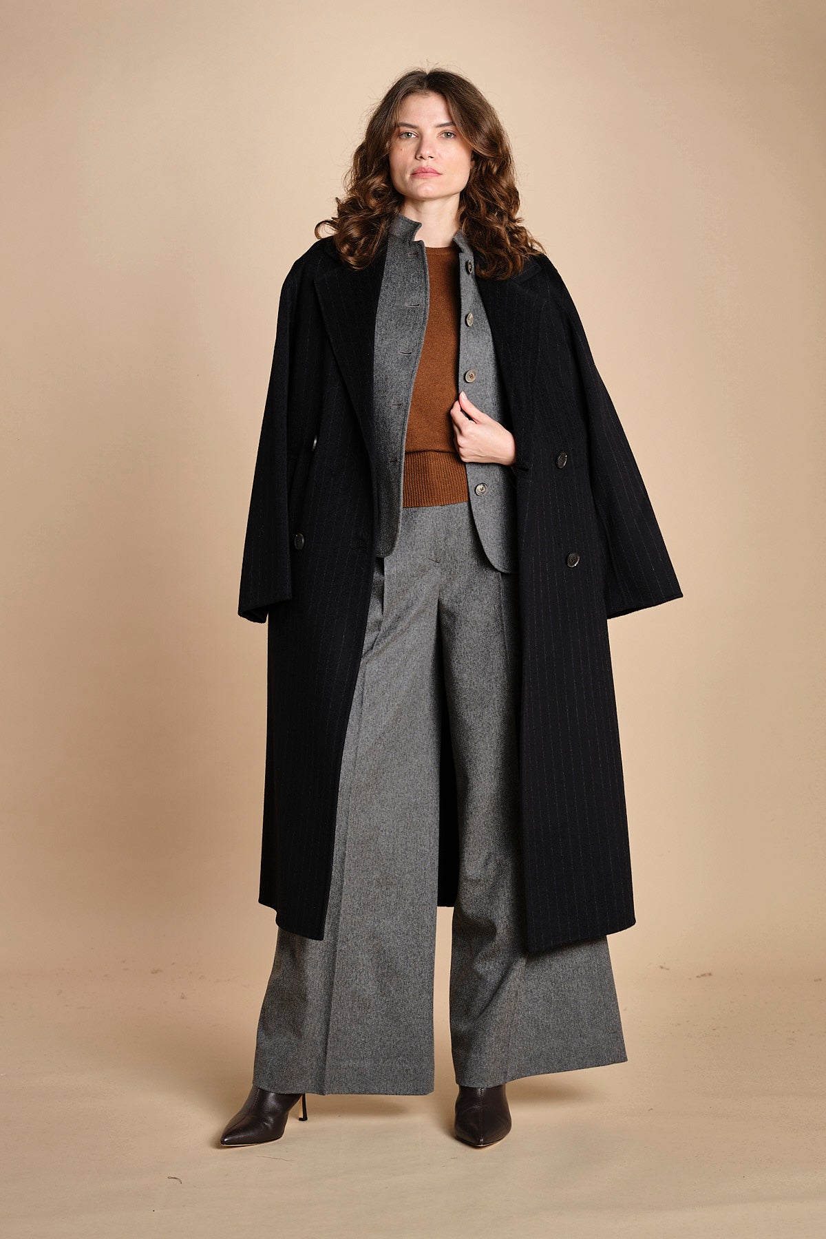 pantalone con pinces in vigogna e stasca sul retro MONIQUE 689923 50 quelledue 