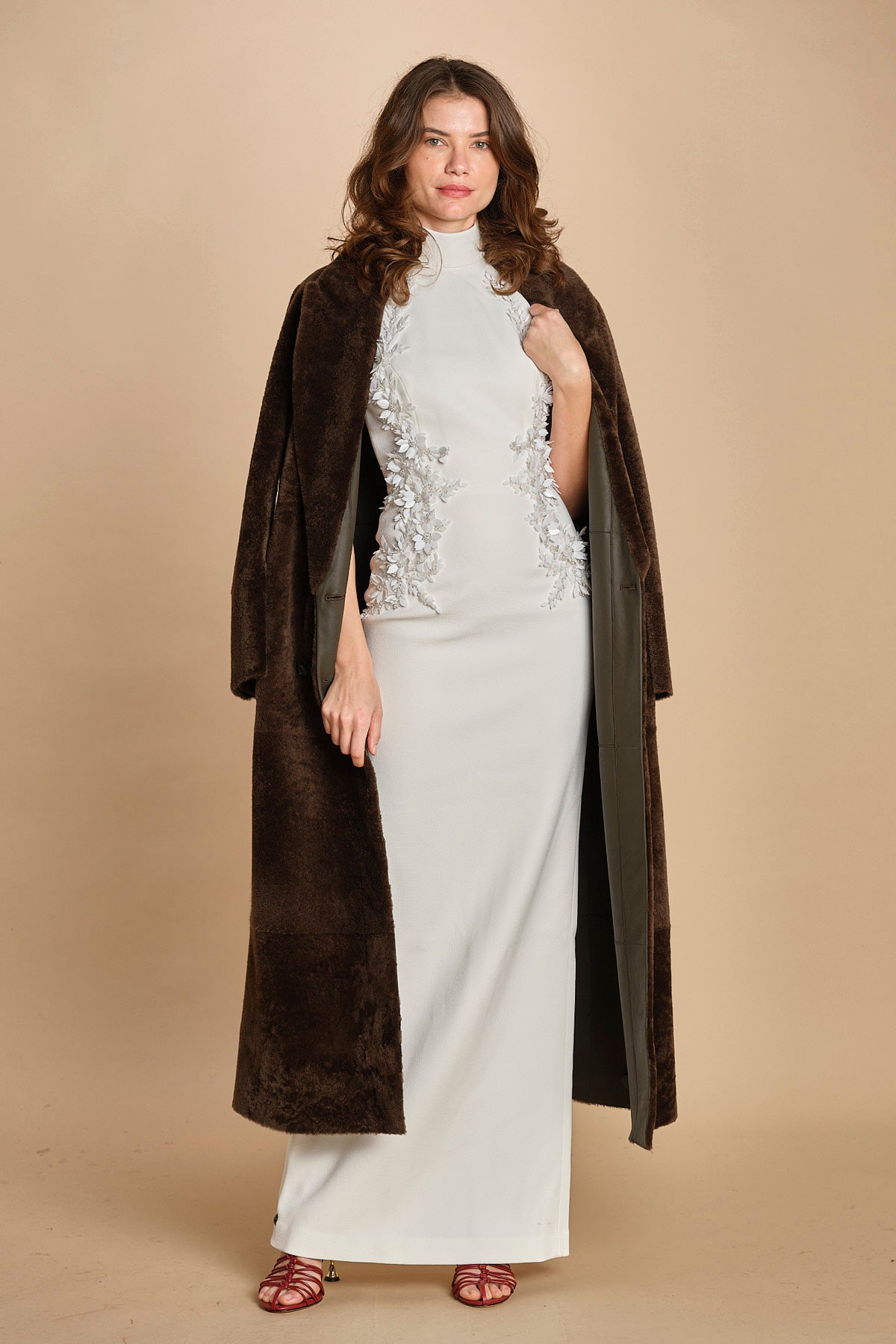 abito lungo collo alto con ricamo fiori. RVBR-1198 IVORY rebecca vallance 