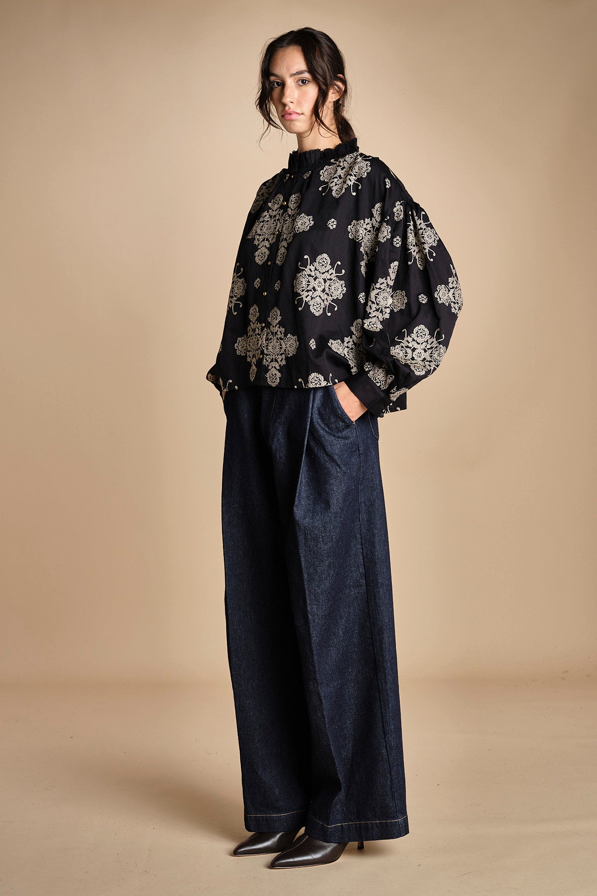 camicia con ricamo punto croce BOULEVARD TOP ONIX BLACK scarlett poppies 