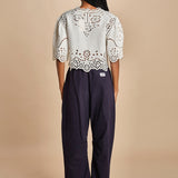 camicia girocollo con fiori intarsiati. LULA 016 WHITE sea ny 