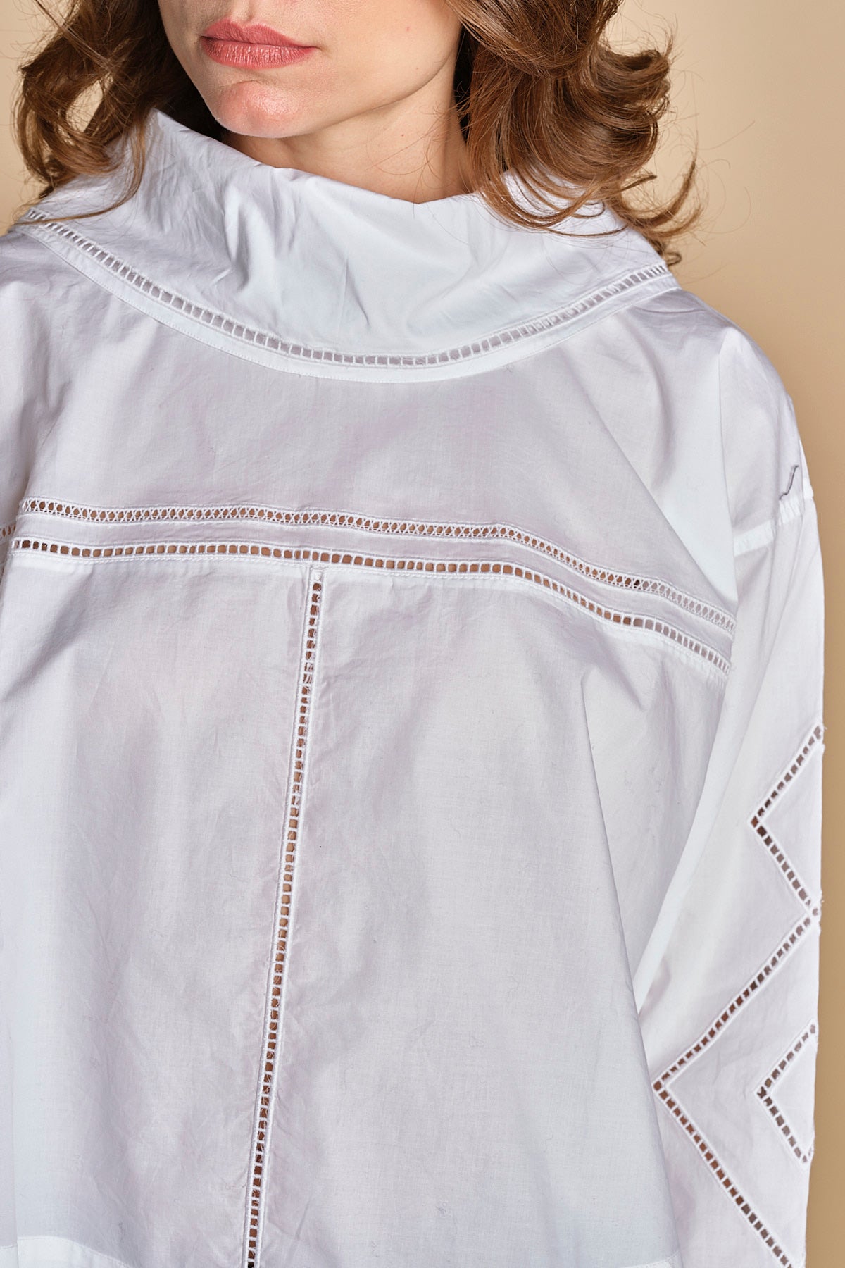 camicia collo alto e ajour. CHE0232 BLA0125W soeur 