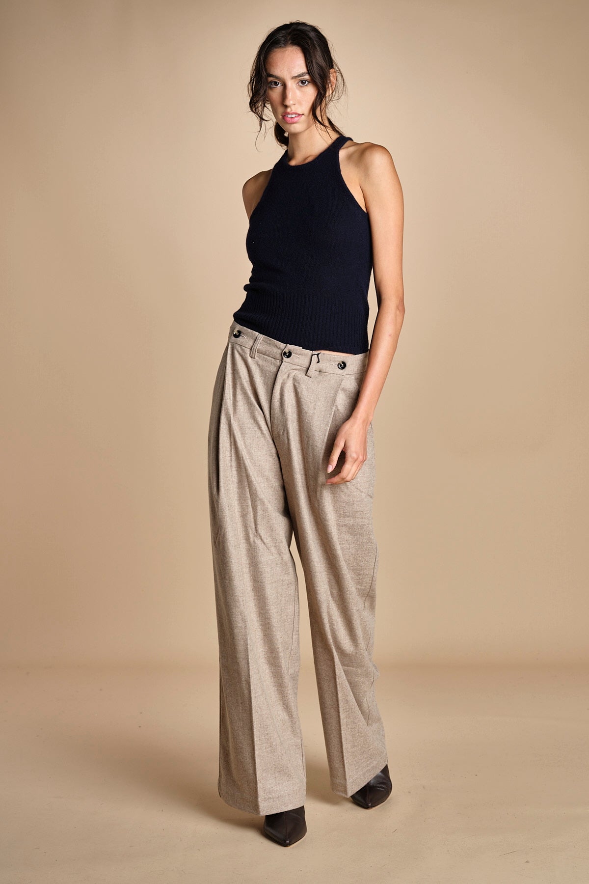 pantalone con pinces NANCY BEIGE true avenue 