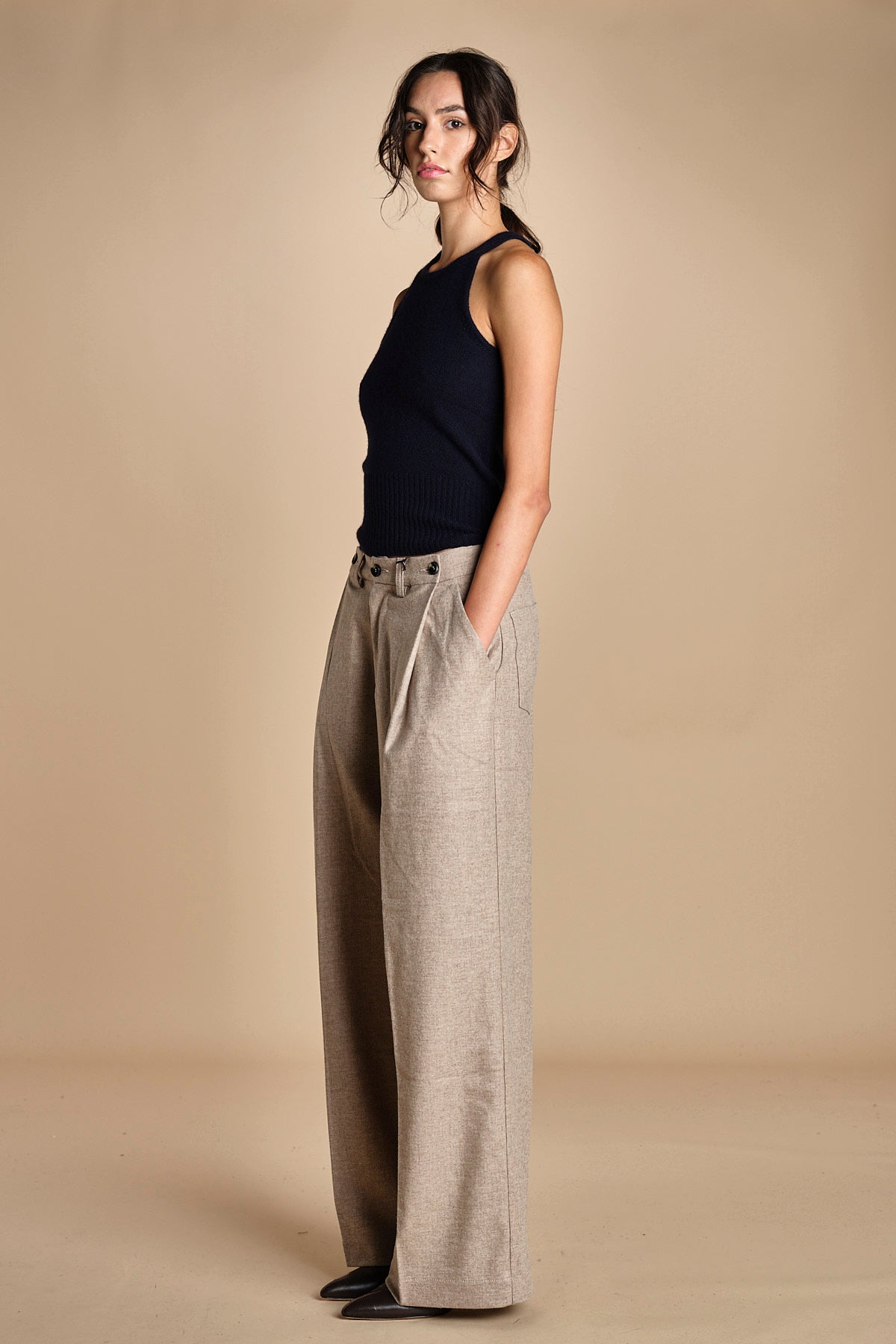 pantalone con pinces NANCY BEIGE true avenue 